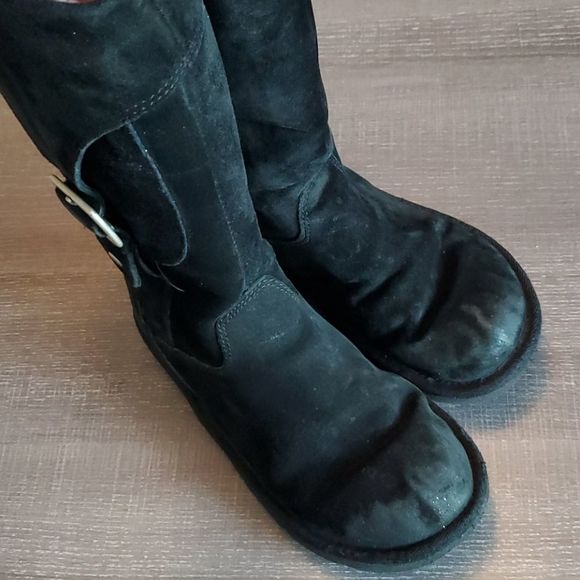 Black UGG boots - Picture 15 of 16